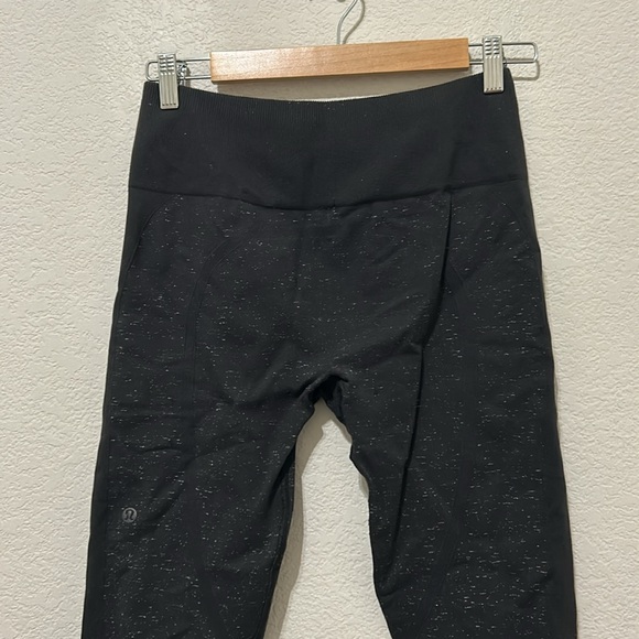Lululemon Free To Flow 7/8 Tight Black / White Sz 10 - Picture 5 of 14